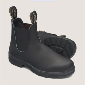Women’s Blundstones Chelsea Boots in Black, only worn once!